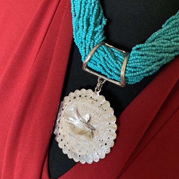 Bold vintage turquoise necklace with a medallion! - Picture 9 of 12